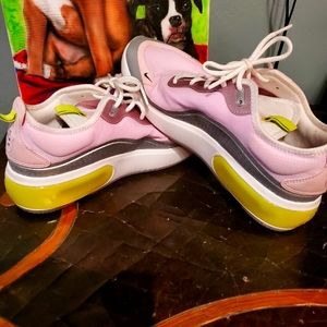 NIKE AIRMAX SIZE 10, PINK AND GRAY AND SO COMFORTABLE.